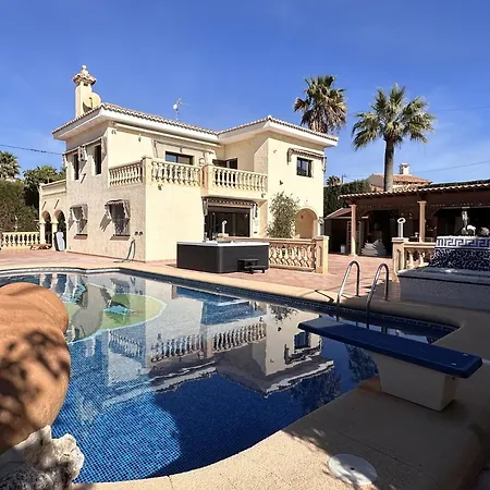 Luxury - Pool, Hot Tub, Aircon, Tvs, Cinema, Office, Gbit Internet, Sports Equipment