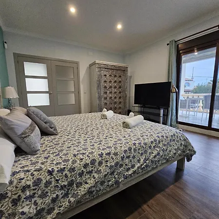 Luxury - Pool, Hot Tub, Aircon, Tvs, Cinema, Office, Gbit Internet, Sports Equipment Villa