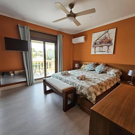 Luxury - Pool, Hot Tub, Aircon, Tvs, Cinema, Office, Gbit Internet, Sports Equipment Villa