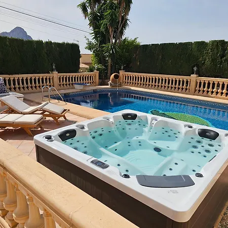 Luxury - Pool, Hot Tub, Aircon, Tvs, Cinema, Office, Gbit Internet, Sports Equipment Calp