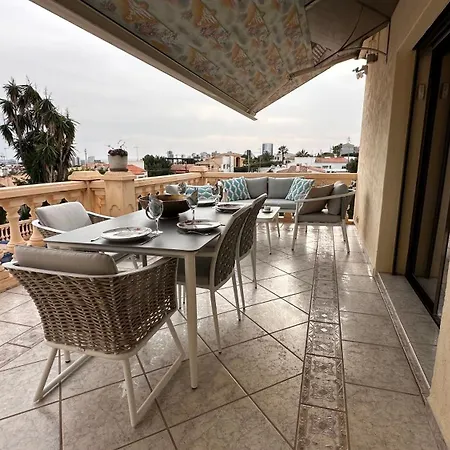 Luxury - Pool, Hot Tub, Aircon, Tvs, Cinema, Office, Gbit Internet, Sports Equipment Villa Calp