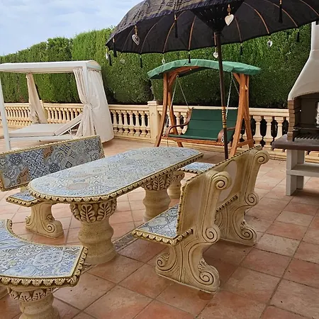 Villa Luxury - Pool, Hot Tub, Aircon, Tvs, Cinema, Office, Gbit Internet, Sports Equipment